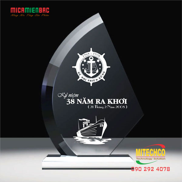 Làm kỷ niệm chương mica tại Quốc Tử Giám